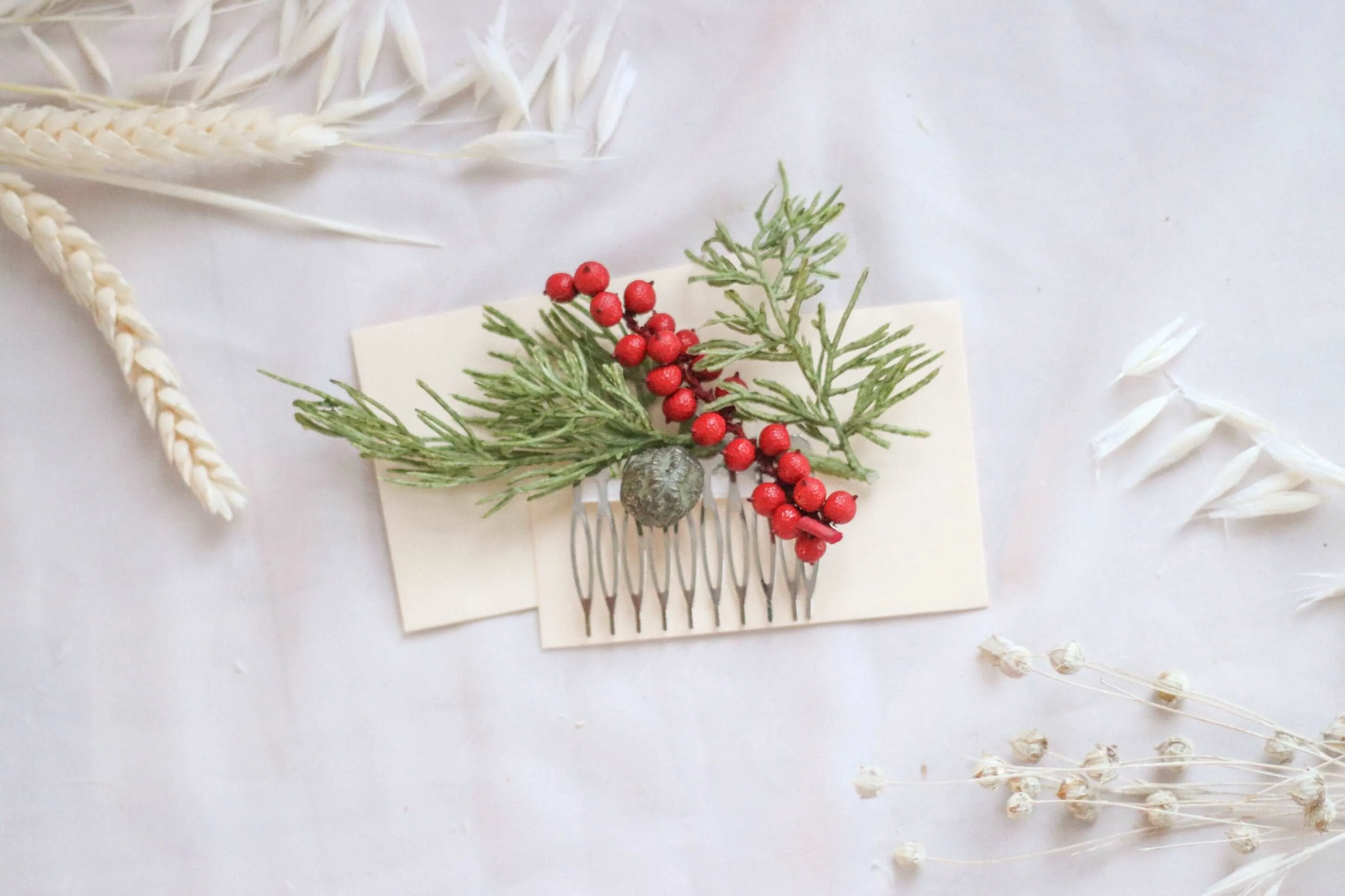 Christmas Wedding Hair Comb / Christmas Party Hair Comb / Pine and Berry Hair Comb
