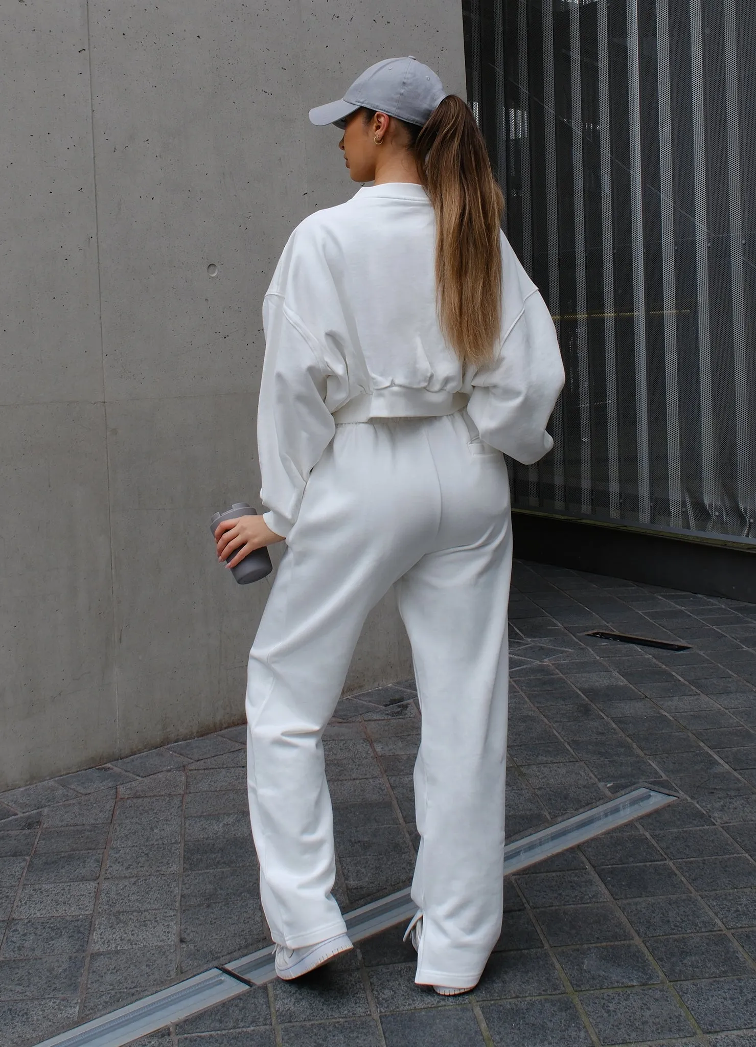 Gym King Refresh Crop Crew & Jogger - Cream