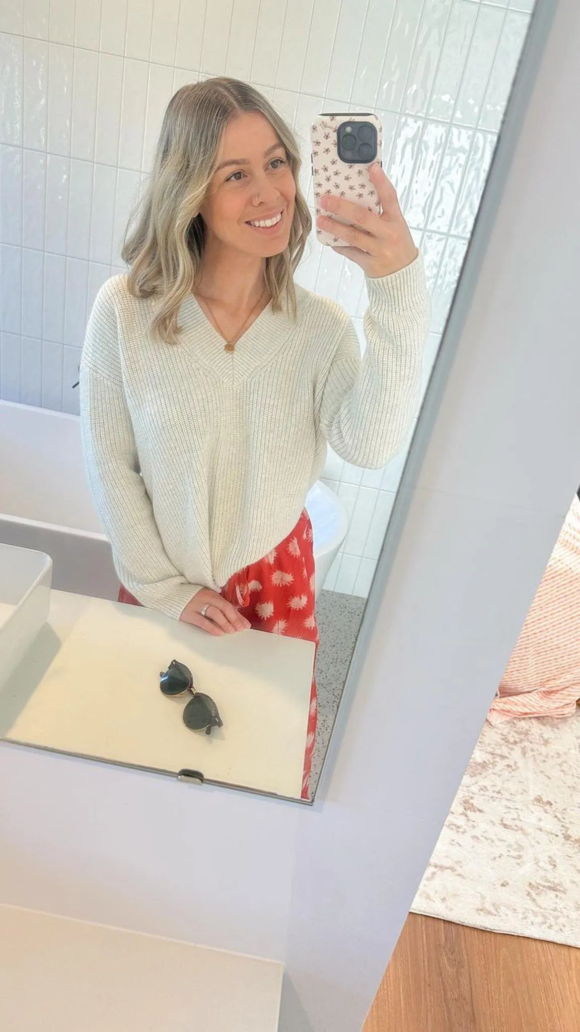 Pebble Twist V-neck Ribbed Pullover